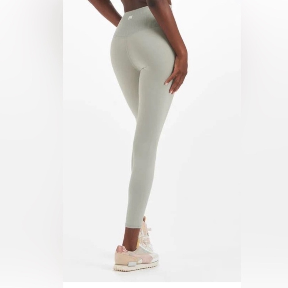 Vuori Sage Green High-Rise Seamless Leggings